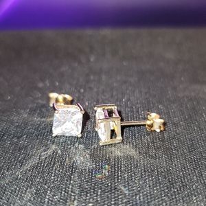 NWT Beautiful Princess Cut Solitaire Earrings
